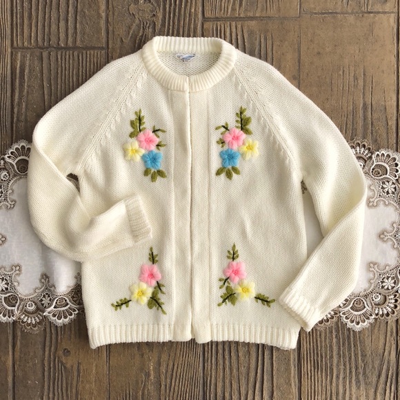 Vintage | Sweaters | Vintage Floral 